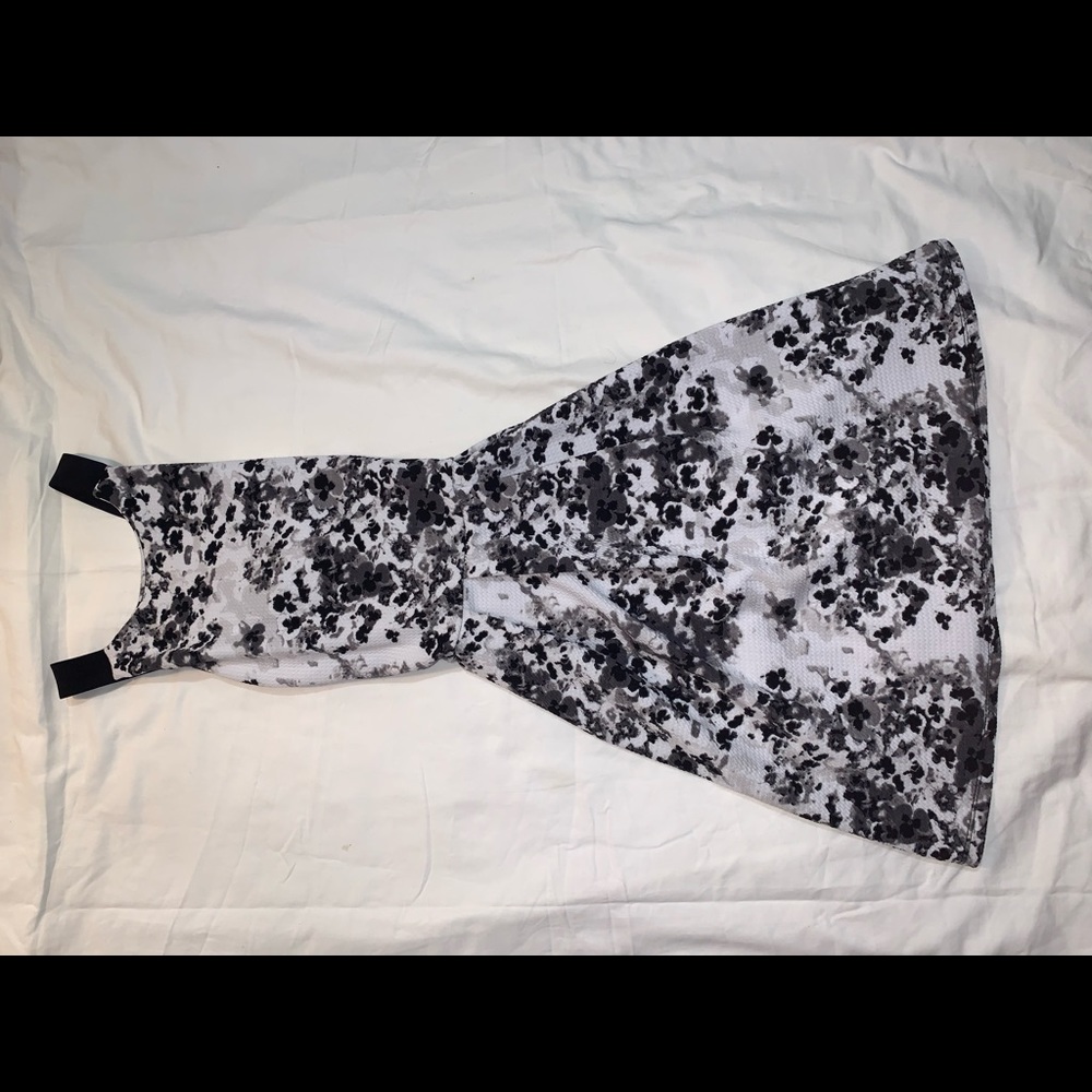 Girls Juniors black and white dress